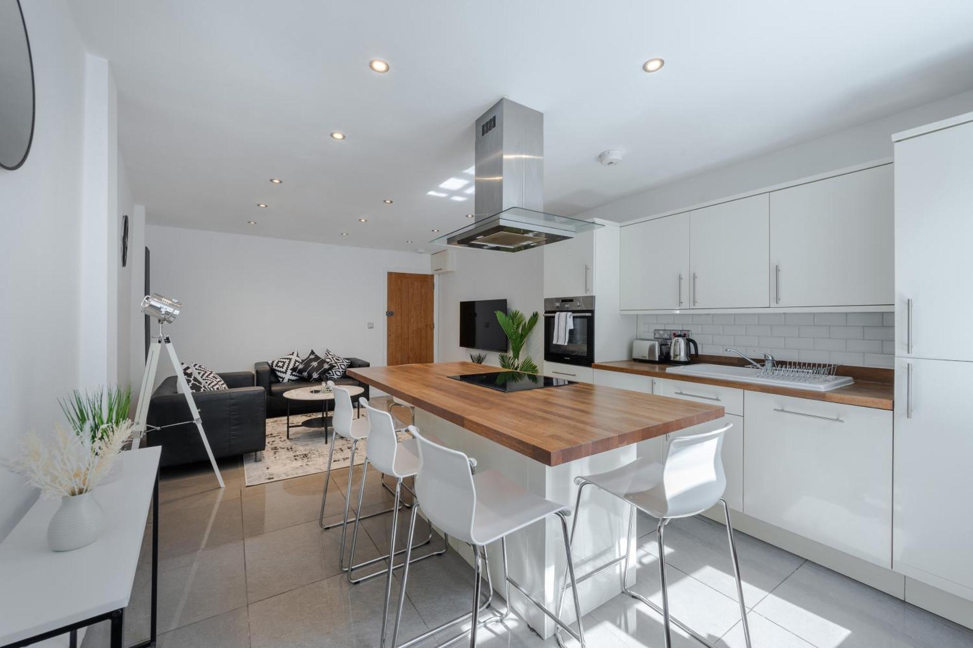 Stylish Two Bedroom Apartment By Central London With Garden Екстериор снимка