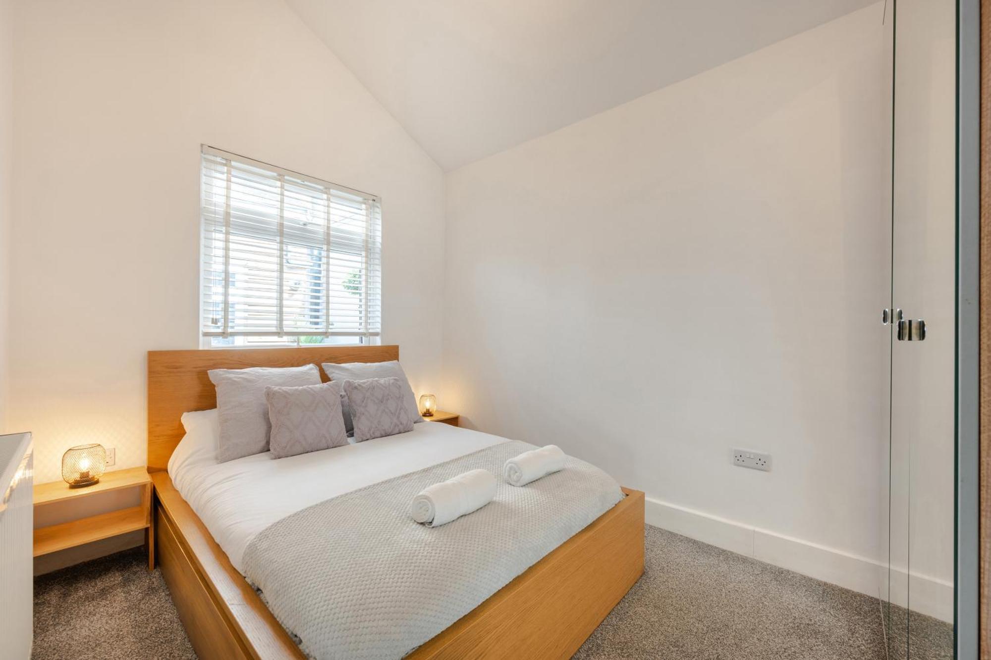 Stylish Two Bedroom Apartment By Central London With Garden Екстериор снимка