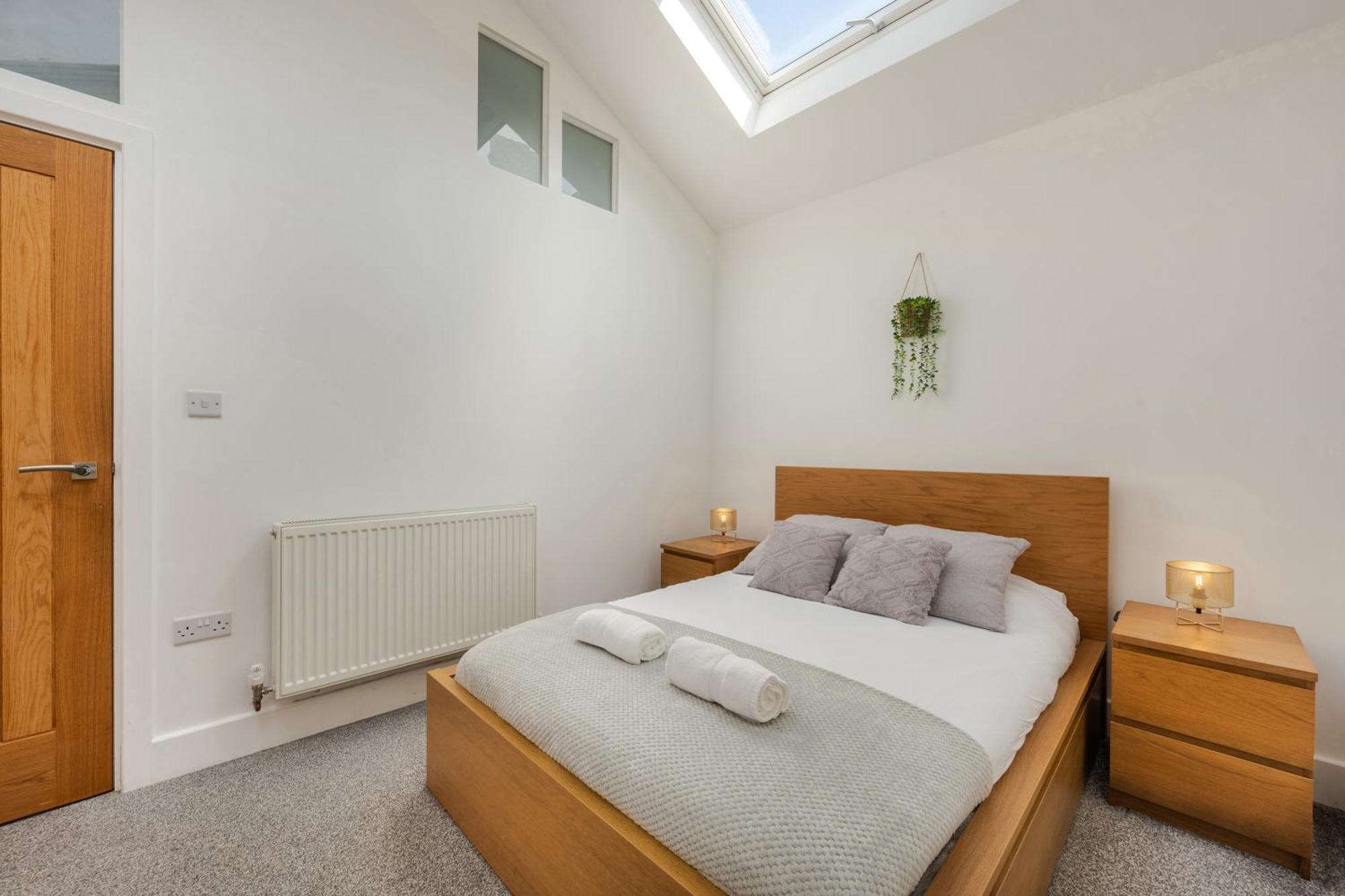 Stylish Two Bedroom Apartment By Central London With Garden Екстериор снимка