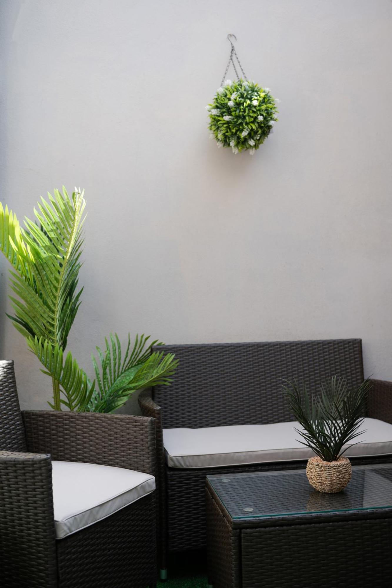 Stylish Two Bedroom Apartment By Central London With Garden Екстериор снимка